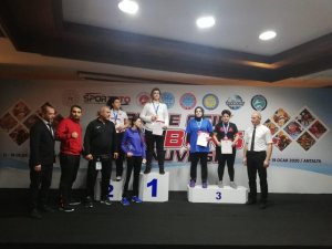 Haliliye Belediyesi kıck boks takımı madalyaları topladı