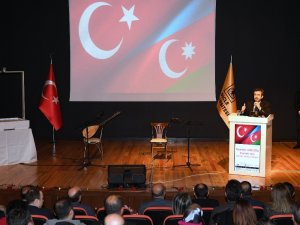 DÜ’de ’ağlayan karanfiller Azerbaycan’ programı