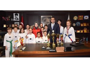 Çan Belediyesi Taekwondo kulübü başarılarını başkan Öz ile  paylaştı