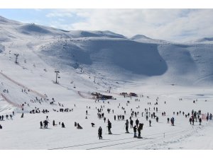 Bingöl’de kayak merkezi, tatille birlikte doldu