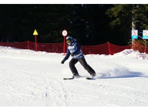 Karnelerini alan öğrenciler, kayak merkezlerine koştu