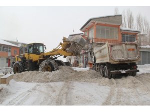 Başkale Belediyesinden karla mücadele çalışması