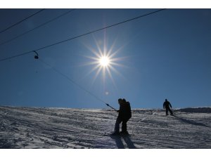 Elazığ’da kayak merkezinde tatilciler festivalle coştu