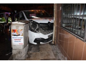 Elazığ’da minibüs ile otomobil çarpıştı: 3 yaralı