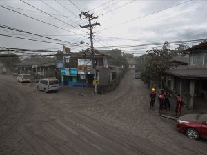 Filipinler'de Taal Yanardağı'nın bulunduğu ada yerleşime kapatılacak