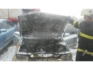 Otomobilde çıkan yangın itfaiye tarafından söndürüldü