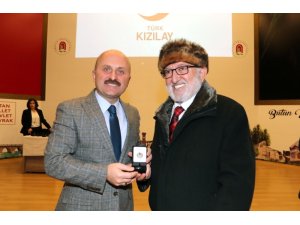 Kızılay’dan Amasya’daki düzenli kan bağışçılarına madalya