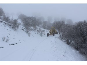 Elazığ’da karla kapanan 73 köy yolundan 40’ı açıldı