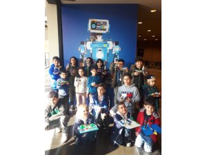 Çocuklar, Forum Mersin’de robotik kodlama yapmayı öğrendi