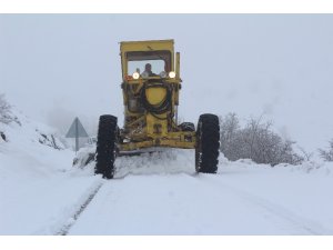 Elazığ’da kardan kapanan 67 köy yolu açıldı, 6’sında çalışma sürüyor