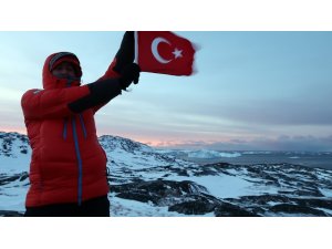 Türk ekip Grönland’daki buzul vadisini kızakla böyle geçti