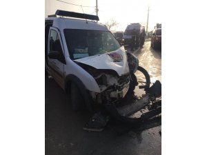 Sakarya’da mahkumları taşıyan cezaevi aracı kaza yaptı: 6 yaralı
