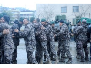 Barış Pınarı Harekatı’ndan dönen Polis Özel Harekata mehterli karşılama