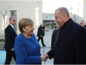 Almanya Başbakanı Angela Merkel: "Türkiye milyonlarca Suriyeli mülteciye sığınma imkanı sağlıyor. Teşekkür ve takdir ediyoruz"