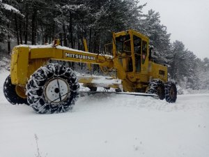Özel idare ekipleri karla mücadele çalışmalarını sürdürüyor