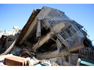 AFAD: "Depremde hayatını kaybedenlerin sayısı 21’ e yükseldi"