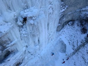 Erzurum’da buz şelalesinde nefes kesen tırmanış