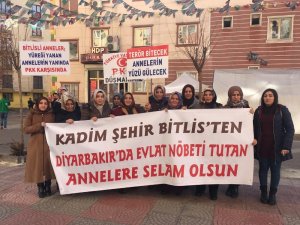Bitlisli annelerden Diyarbakır’da evlat nöbetindeki annelere destek