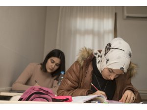 Mersin Büyükşehir Belediyesi, 4 bin 200 öğrenciye ücretsiz kurs hizmeti veriyor