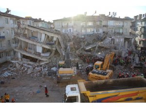 Elazığ depreminde ölenlerin sayısı 38’e yükseldi