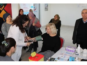Edirne’de mahalle sakinlerine sağlık taramaları yapılıyor