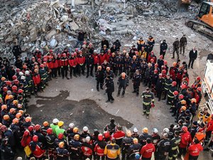 Elazığ'da çalışmalarını tamamlayan kurtarma ekipleri veda etti