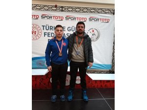 Zonguldaklı güreşçi şampiyona bileti aldı