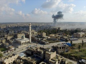Esed rejimi İdlib'in en büyük ilçesinin merkezini kuşattı