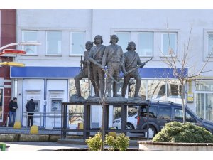 Giresun’daki anıt tartışması ’Osman Ağa ve arkadaşları’ heykeli ile son buldu
