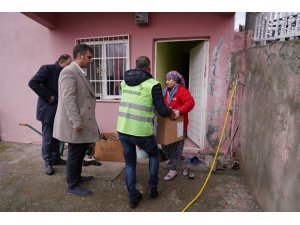 Diyarbakır’da depremden etkilenen vatandaşlara gıda yardımı