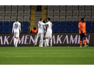 Süper Lig: Medipol Başakşehir: 1 - Gençlerbirliği: 1 (İlk yarı)