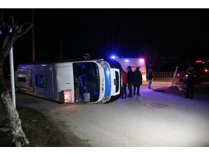 Bursa’da yolcu minibüsü yan yattı, 23 kişi ölümden döndü