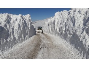 Kar kalınlığı 2 metreyi geçti, 85 köy yolu ulaşıma kapandı