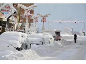 Vali Akbıyık; “Türkiye’de en çok kar Hakkari’ye yağdı”