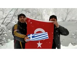 Yunan vekile Türk bayrağı ile cevap