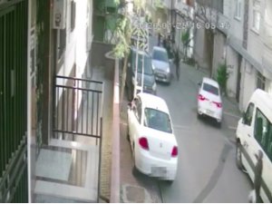 Sancaktepe’de şahısların otomobille kadını kaçırmaya çalıştığı anlar kamerada