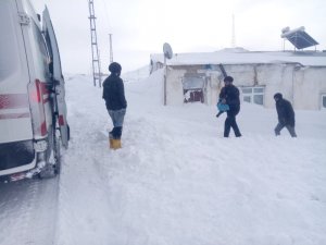 Yoğun kar nedeniyle mahsur kalan 293 vatandaş kurtarıldı