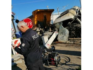 Mersin’de tren hafriyat kamyonuna çarptı: 1 ölü