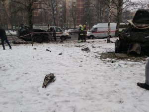 Rusya’da ağaçlara çarpan araç ikiye bölündü: 2 ölü
