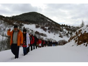 Gümüşhaneli, Trabzonlu ve Samsunlu dağcılardan kar yürüyüşü