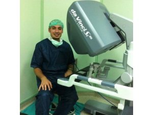 Op. Dr. Veysel Sarraf: "Özçekimler burun estetiği ameliyatlarını artırdı"