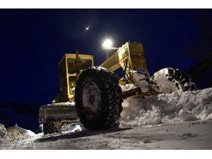 Gümüşhane’de karla mücadele çalışmaları gece gündüz devam ediyor