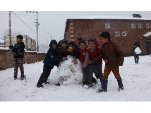 Erzincan Refahiye’de taşımalı eğitime kar tatili
