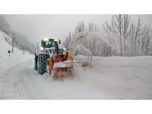Erzincan’da kar ve tipiden 75 köy yolu ulaşıma kapalı