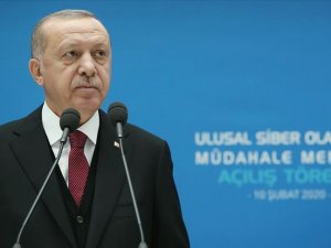 Cumhurbaşkanı Erdoğan'dan sosyal medya ve internet uyarısı