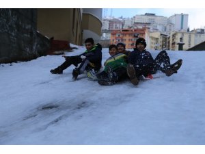 Artvin’de kar tatili çocuklara yaradı
