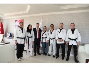 Taekwondoculardan Başkan Ercengiz’e ziyaret