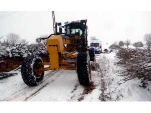 Mardin’de kar ve buzlanma ile mücadele sürüyor