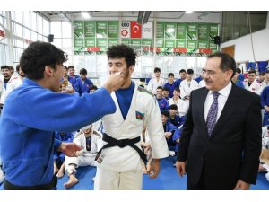 Başkan Demir’den milli judoculara baklava