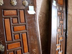 445 yıllık Selimiye Camii’nin kapılarına isimlerini yazdılar: Soruşturma açıldı